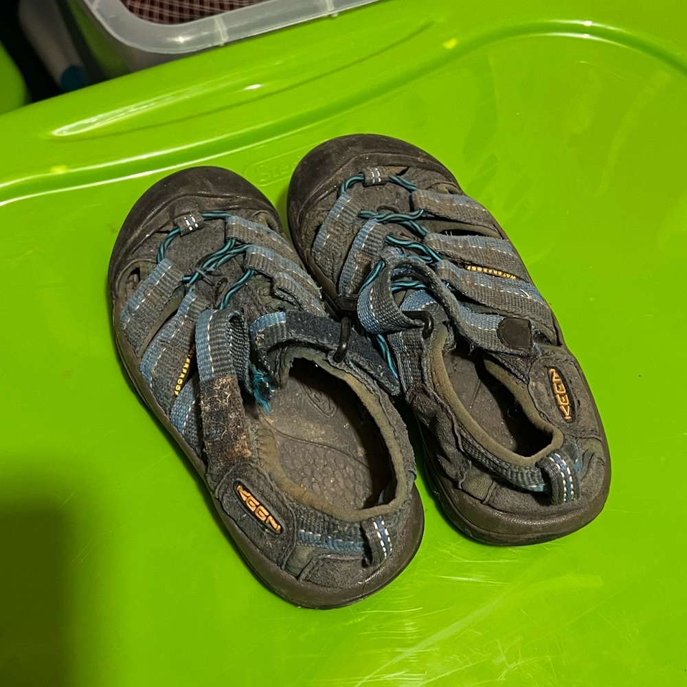 Boys Keen sandals size 13